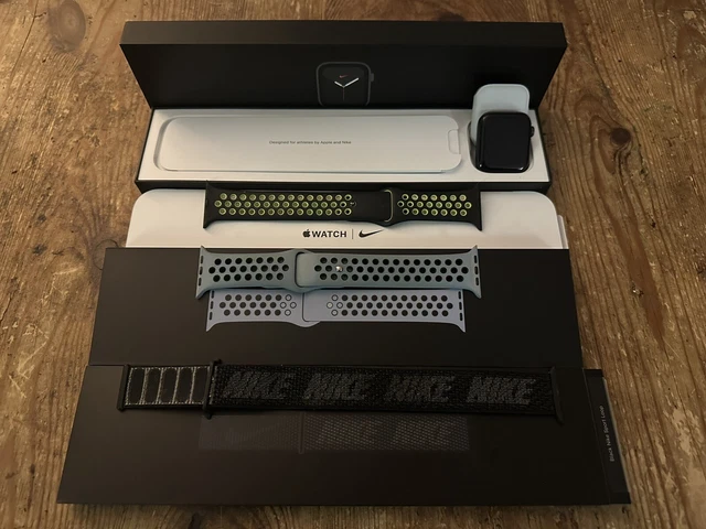 Apple Watch Series 6 Nike 44mm Space Grey Aluminum Case with Anthracite/Black...
