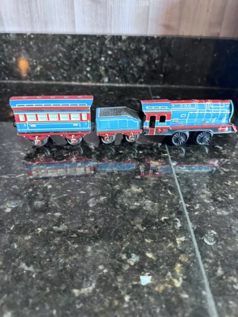 3 Piece Wind Up Tin Lithographed German Passenger Train With 6 Pieces Of Track 2