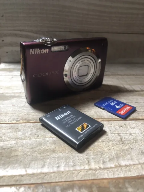 NEAR MINT Nikon Coolpix S3000 12.0MP Digital Camera PLUM - Free Shipping!