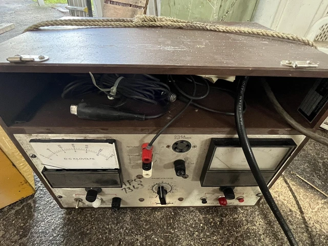 Hipotronics Model 800PL Series HIPOT Insulation Tester "Powers On" Hipotronics Model 800PL Series HIPOT Insulation Tester "Powers On"