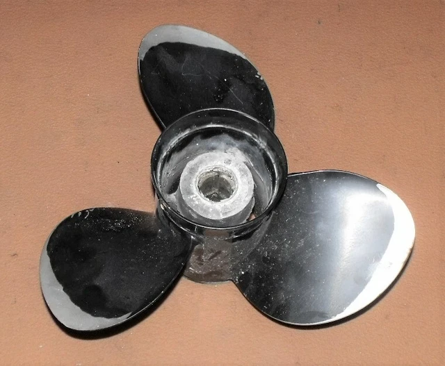 Mercury Mariner 135 HP Propeller Prop Assembly 15 P PN 78116845 15P Fits 135 HP