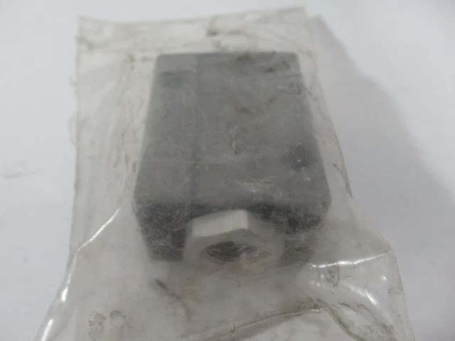 Numatics OA22-1 2 Bolt Mount Shuttle Valve 1/8NPTF 3.9-145 psi ! NWB !