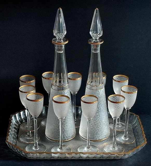 Service à liqueur modèle 'Nostalgie' cristal Saint Louis (prix pour 7 pièces Service à liqueur modèle 'Nostalgie' cristal Saint Louis (prix pour 7 pièces