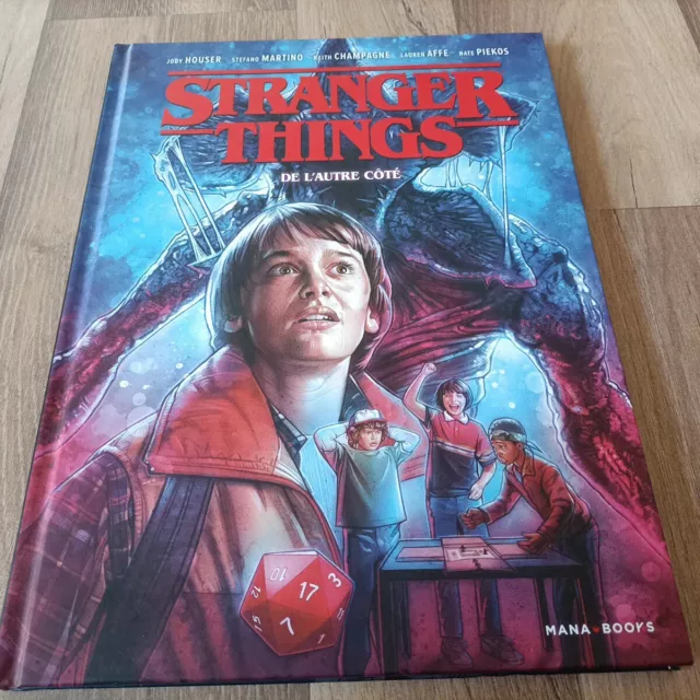 Livre BD  stranger things , ( de l'autre côté )