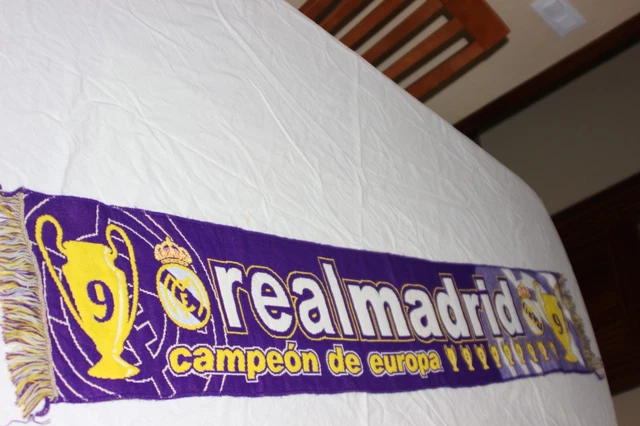 Écharpe Vintage Real Madrid – Ancienne écharpe De Football – Supporter