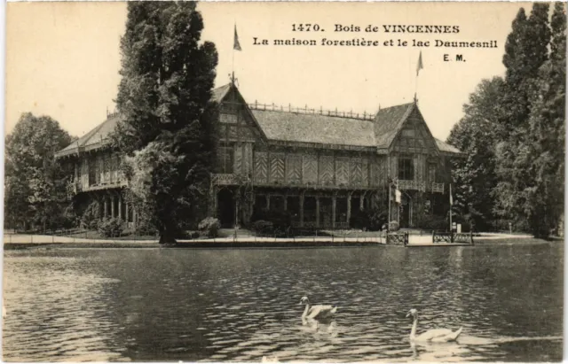 CPA Vincennes La maison forestiere et le lac Daumesnil (1347156)