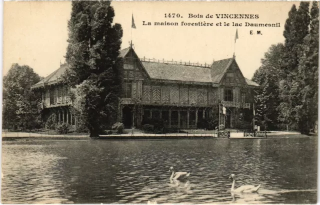 CPA Vincennes La maison forestiere et le lac Daumesnil (1347156)