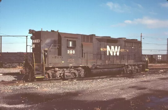 NW 238 GP-35 (NORFOLK & WESTERN) --- Original Slide T5-6