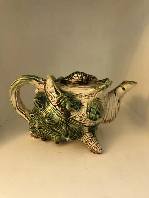 superbe Céramique barbotine Théière Ou Verseuse Forme De Coquillage vintage
