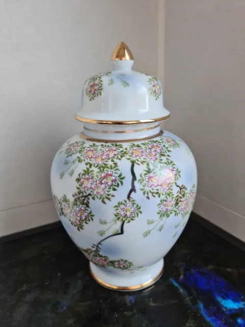 Japanische Porzellan Vase mit Deckel