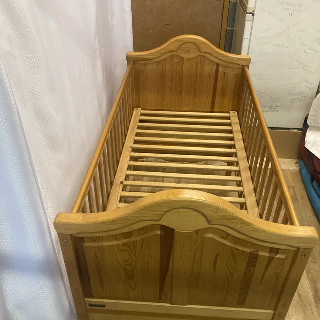 Mamas & Papas Barton Cot Bed 140cm x 70cm