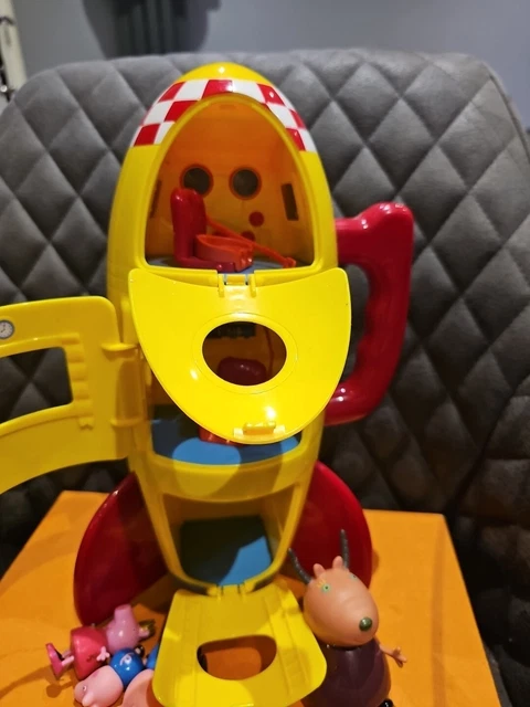 peppa-pig-spaceship-rocket-with-sound-effects-with-4-figures-14-99