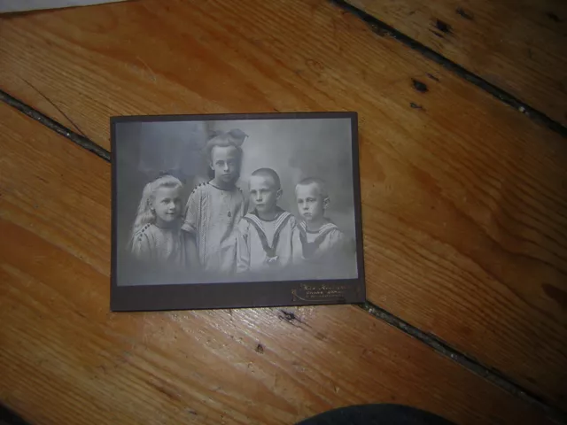 Foto Max Hentschel, Dresden-Löbtau : 4 Geschwister / Kinder. Wohl um 1920