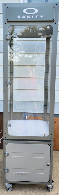 Oakley Sunglasses Lighted Display Case Cabinet