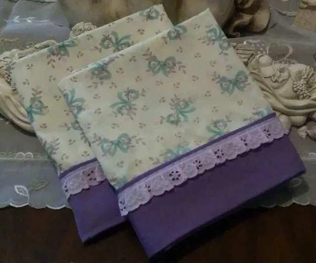 Country Cottage Set Of 2 Tiny Vines Of Purple Flowers, Bows & Lace Pillowcases