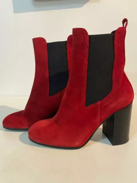 BARNEYS NEW YORK SUEDE ANKLE BOOTS SIZE 35 Made in Italy Red