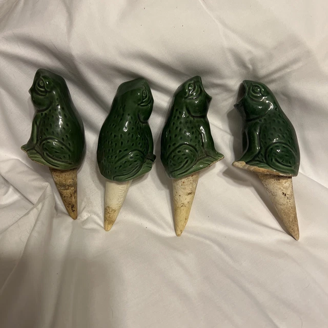 frog stuff flower bed decor