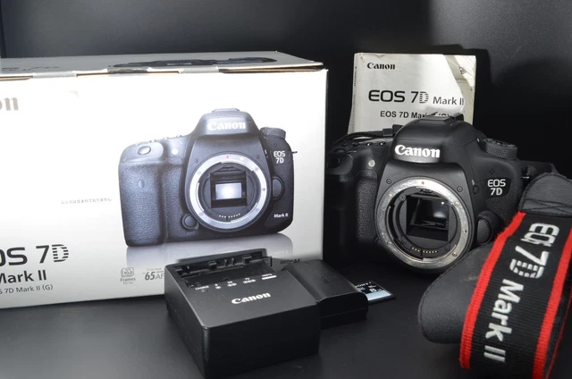 CANON EOS 7D Mark II 20.2MP Digital Camera Body Black Bundle