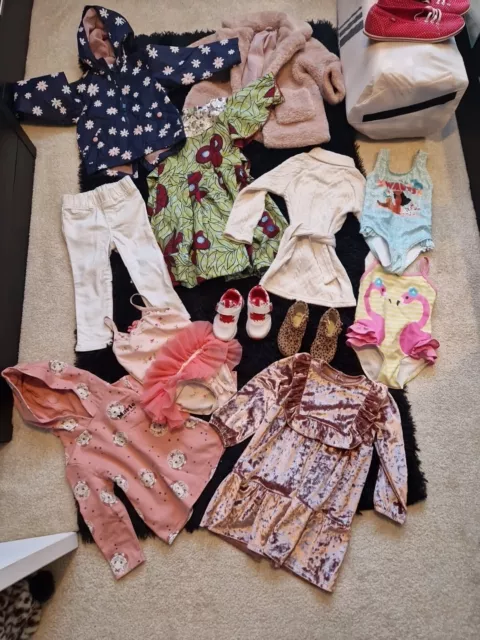 Baby girl clothes bundle size 18-24 months.. 12  items
