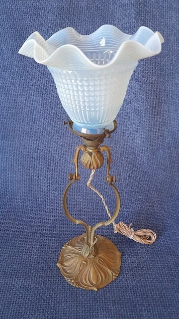 lampe de table ART DECO métal fer forgé, tulipe verre forme fleur évasée