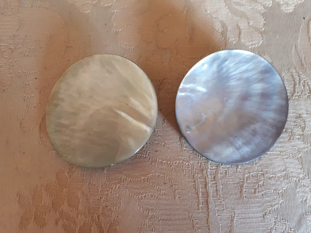 1 Grand Bouton Nacre Naturelle  Mercerie  Ancienne Annees 1950  Diam 4,5 Cm N°5