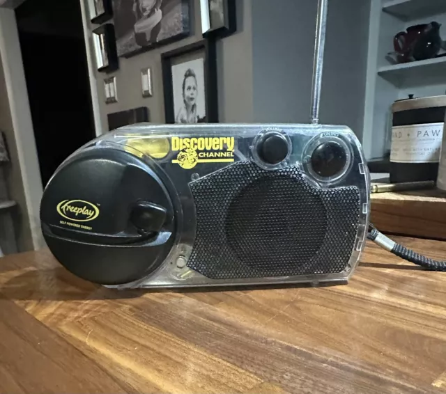Vintage 90’s Solar Free play AM/FM Radio Discovery Channel   WORKS GREAT