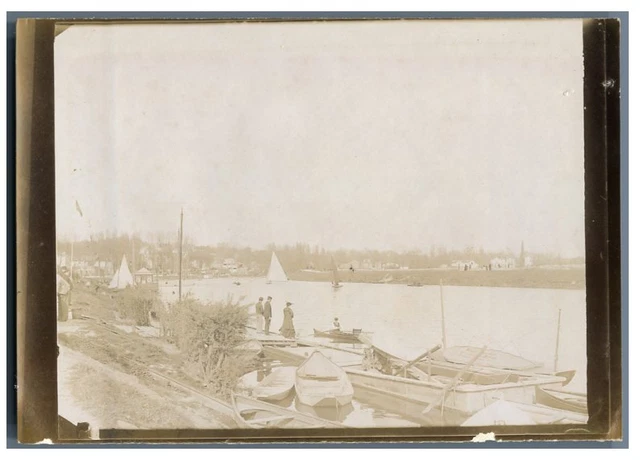 France, Paysage avec des bateaux  Vintage citrate print.  Tirage citrate  9x