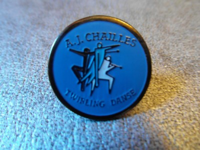 LES MONTILS 1991 INSIGNE RARE PINS PIN'S VILLAGE ARCHE PONT LOIR & CHER LES MONTILS 1991 INSIGNE RARE PINS PIN'S VILLAGE ARCHE PONT LOIR & CHER