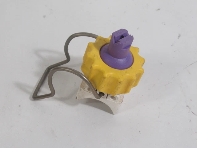Bex 1KBF6530 K-Ball Clip On Spray Nozzle Flat Fan 65 Degree Angle 40psi USED