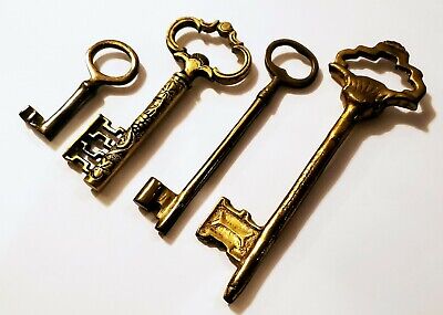 Vintage Set of 4 Ornate Solid Brass Skeleton Key Wall Decor Paperweight 3" to 7"