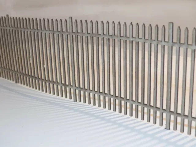 8ft steel security palisade fencing - (168 cm) O gauge 1:43 model railway fence