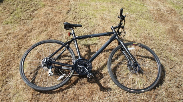 GIANT ESCAPE R1 Hybrid Bicycle, Black, Excellent Condition, Barely