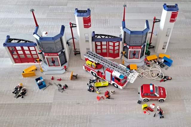 Playmobil - 4819 Caserne de pompiers + extension 7465 avec notice