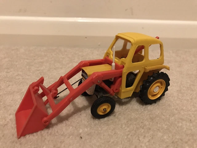 Foglio Decalcomanie Britains 1:32 Massey Ferguson 135 – 10 Adesivi Non Tagliati