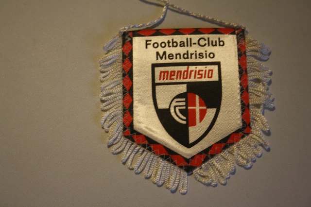 Vintage Fanion/Wimpel FC NEUCHATEL XAMAX (Neuf avec emballage d'origine