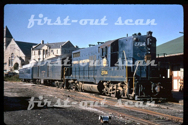 D DUPLICATE SLIDE - Norfolk & Western N&W 2704 GP-9 Passenger Scene