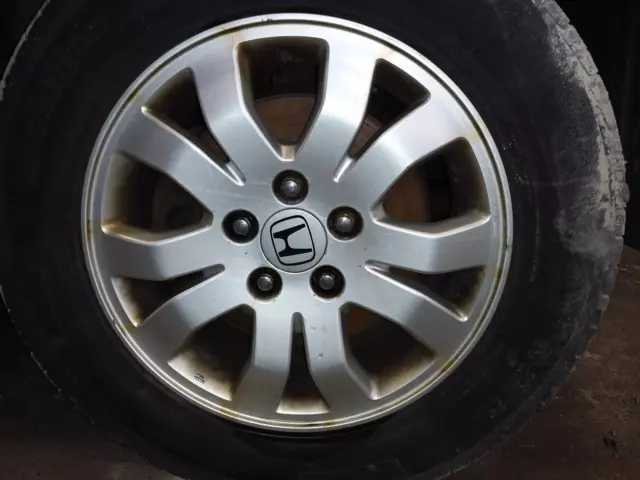 Used Wheel fits: 2005 Honda Cr-v 16x6-1/2 alloy 10 spoke Cromodora manufacturer