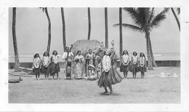1940s Hawaii Hula Girls Dancing near Waikiki Beach Elua Vintage Photo