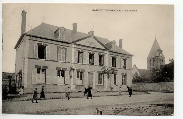 MARCILLY LE HAYER  Aube CPA 10 groupe de gamins devant la mairie