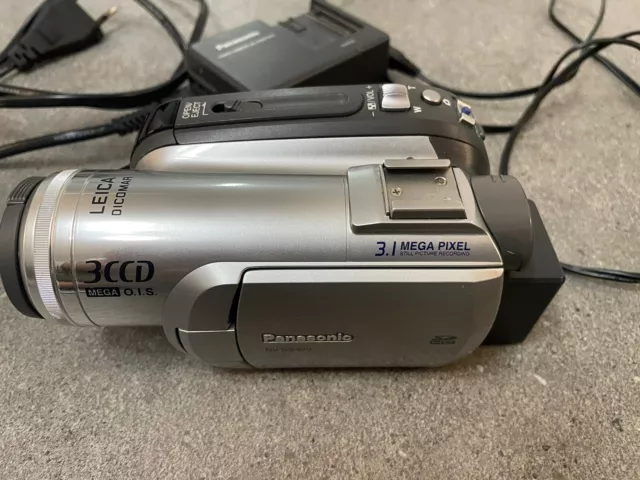 Panasonic NV-GS320 3CCD Mini DV Camcorder mit Leica Objektiv