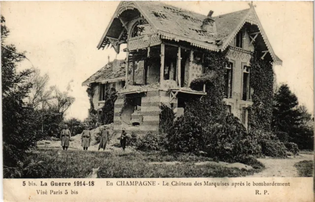 CPA AK Militaire - Le Chateau des Marquises apres le bombardement (698535)
