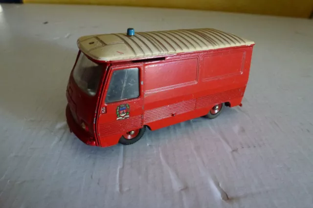 Dinky toys PEUGEOT J7 "POMPIERS" n° 570 P de 1972 Made in France