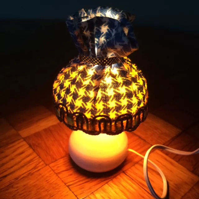 Lampe Tischlampe funktioniert Hahn Puppenstube Puppenhaus 1:12 dollhouse lamp
