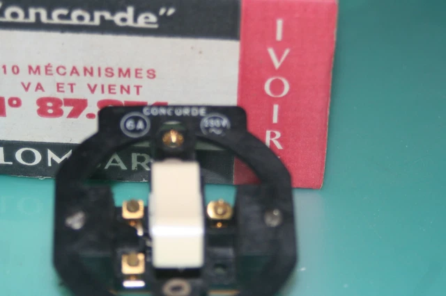 Interrupteur Va-et-vient Alombard Trocadero – Couleur Beige/taupe – À Griffes – Neuf