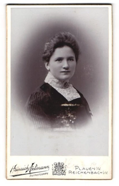 Fotografie Heinrich Axtmann, Plauen i. V., Bahnhofstr. 27, Junge Dame mit Krage