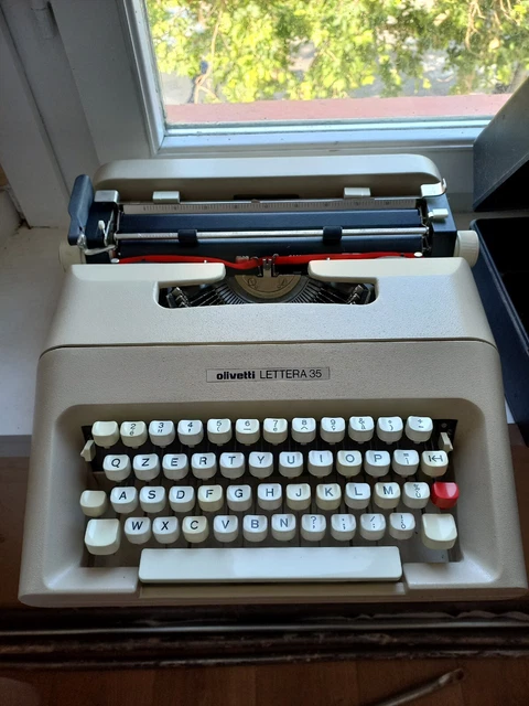 Macchina da scrivere olivetti lettera 35