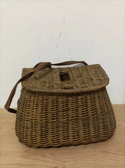 Ancien Panier De Pêche a la truite en Osier tressé - TBE