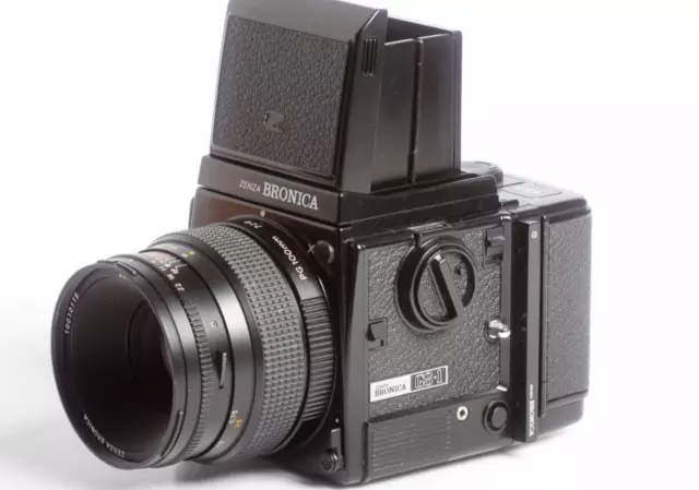 Zenza Bronica GS-1 + Zenzanon-PG 3,5/100 + Magazin 120 6x7 + Lichtschacht