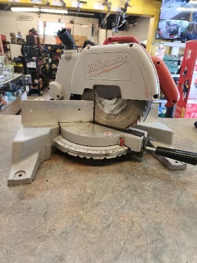 BLACK & DECKER POWER MITER SAW, LOCAL PICKUP ONLY, NO SHIPNG CAT. 1701  V88CR