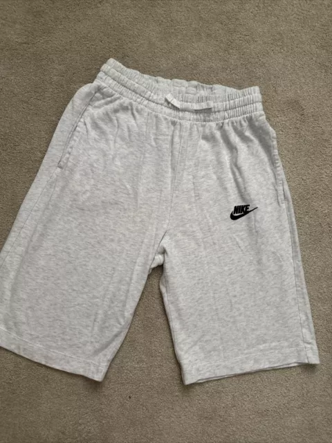 Nike Boys junior Shorts Light Grey large Boys
